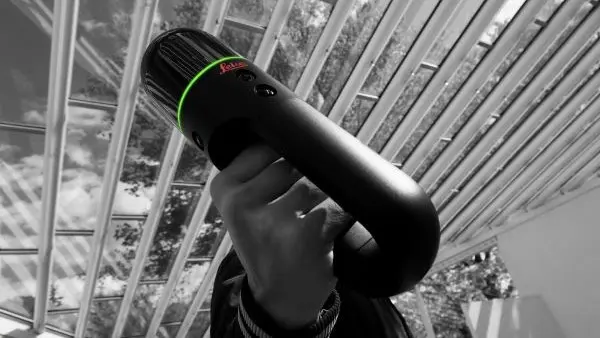 Scanner mobile BLK2GO en action pour une numérisation BLK2GO : scanner mobile pour des relevés 3D précis